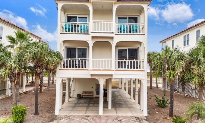 East End House | Beach View, Across the Street from Beach, Swimming Pool, and Bay View!