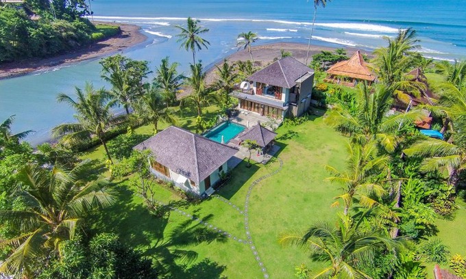 Suraberata Villa | Beach Villa Balian