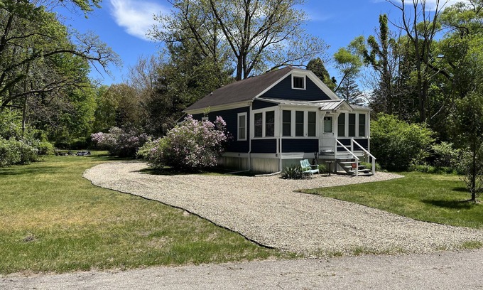 Sawyer Cottage | Beach walkable vintage cottage.