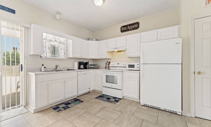 Biltmore Beach Cottage | Beach Walkers 2 Bedroom Cottage