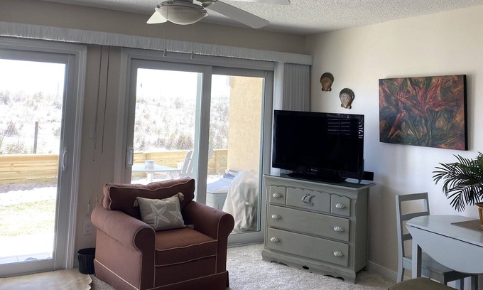 Fort Walton Beach Condo | Beach walkout! First floor/corner unit, 30 steps to private beach access!