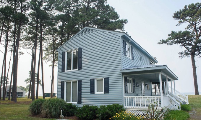 Ophelia House | Beach/Waterfront Chesapeake Bay Northern Neck Home