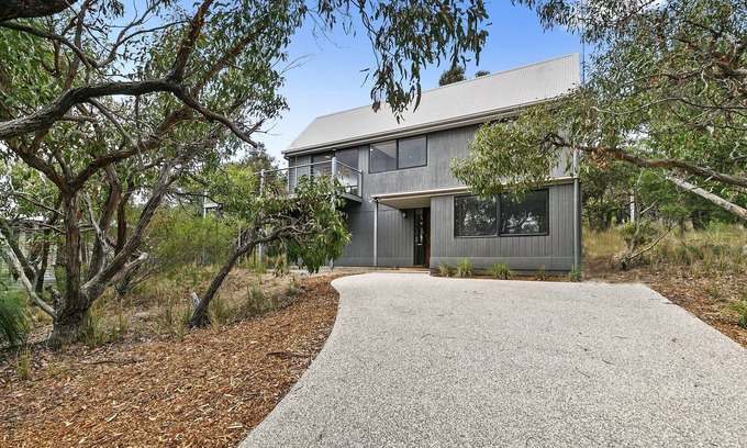 Fairhaven House | Beach Weekender I Bush Views