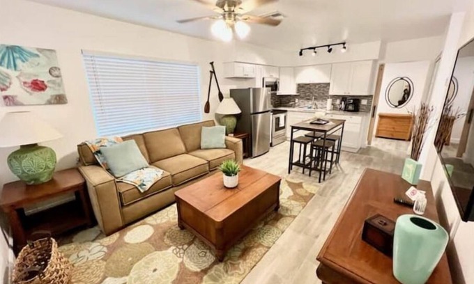 Clearwater Apartment | Beach Within Reach Apt 3