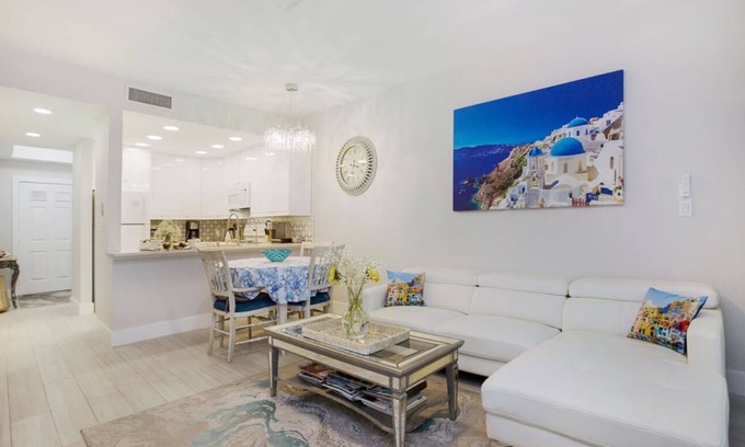 Central Naples Condo | Beach4mi/World Tennis Club/Pickleball/Htd Pools/Hot Tub/Sauna. n1st floor condo.
