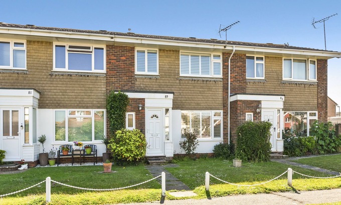 Rustington House | Beachcomber, a stones throw from the sea