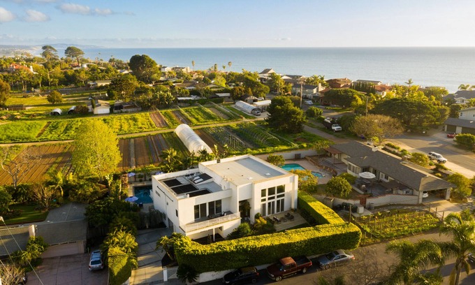 Cardiff-by-the-Sea House | Beachcomber by AvantStay | Elegant Modern Estate w/Pool,Hot Tub & Outdoor Dining