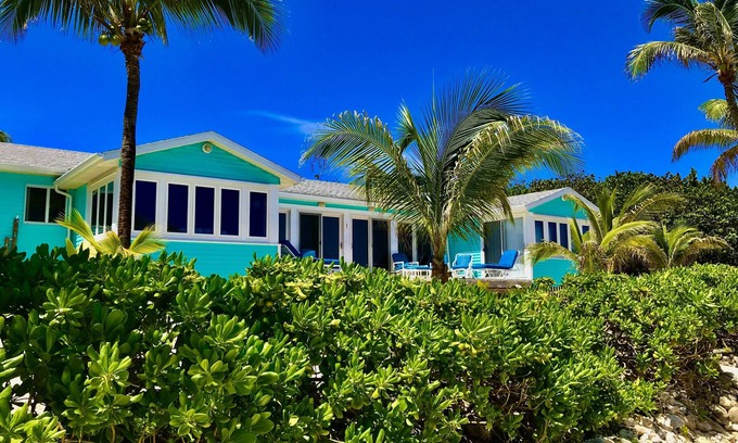 Little Cayman House | Beachcombers Paradise--Awesome Sea Views!-Beachfront Getaway!