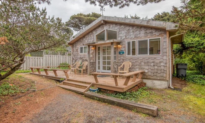 Manzanita House | Beachcombers Paradise MCA 663 - Meredith Lodging