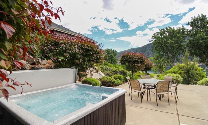 Wapato Point House | Beaches and Breezes on Wapato - 4 Bed 4 Bath Vacation home in Wapato Point