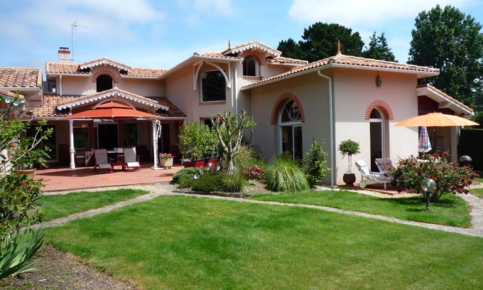 Pornic Apartment | Beaches, golf and village located studio with terrace in a private estate.