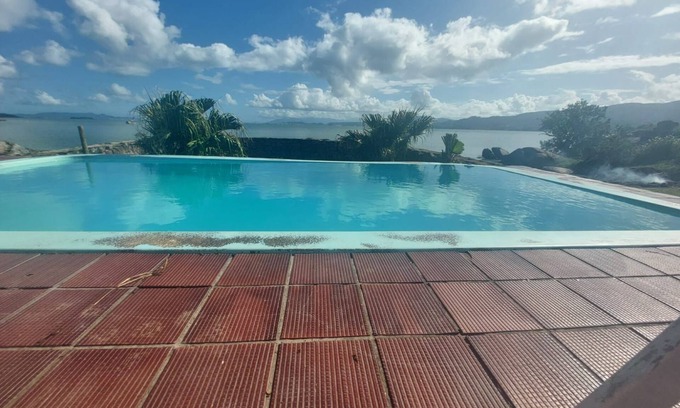 Governador Celso Ramos Ski Chalet | Beachfront Cottage