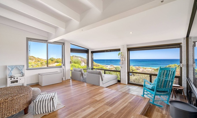 Peppermint Grove Beach House | Beachfront Villa by Peppy Beach Retreats® (8 Adults)