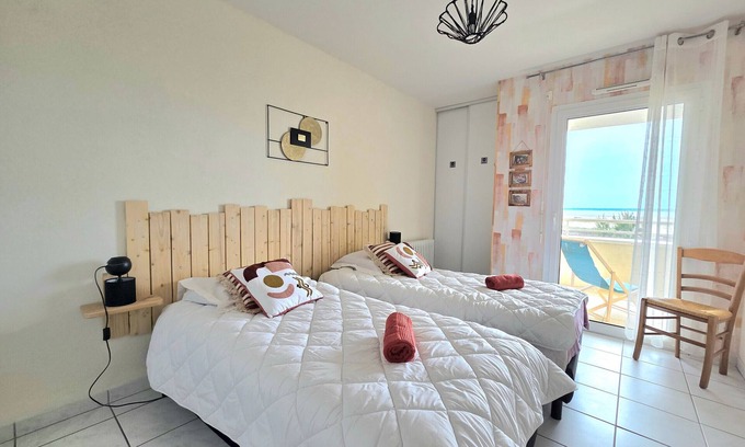 Saint-Brevin-les-Pins Apartment | Beachfront 1-Bedroom Apartment with Balcony in Saint-Brevin-les-Pins
