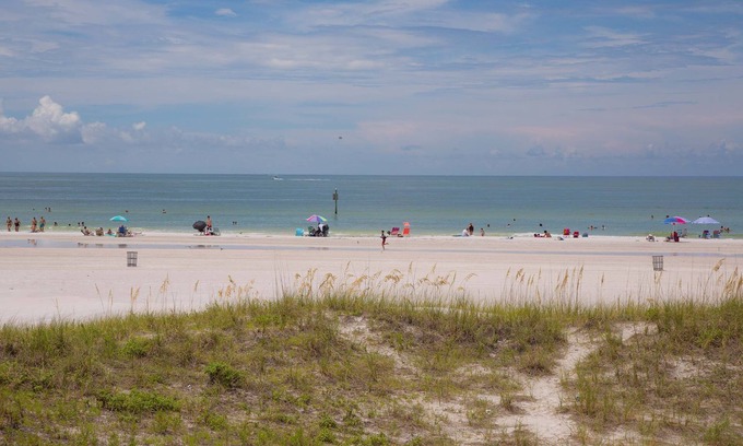 Clearwater Beach Condo | BEACHFRONT 2 BED 2 BATH CONDO - RIGHT ON THE BEACH