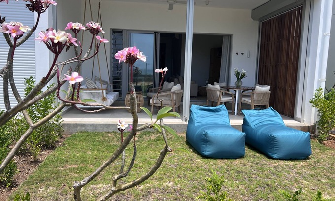 Grand Gaube Apartment | Beachfront 2-bedroom apartment in marvelous Grand Gaube