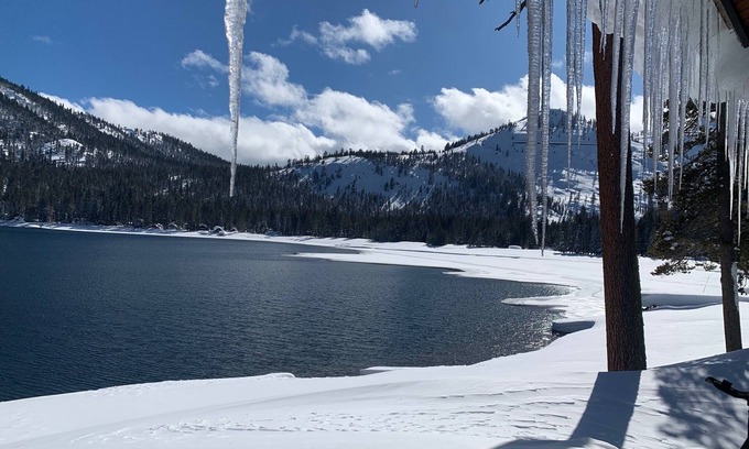 Truckee Condo | Beachfront 2-bedroom condo in Truckee, just by Donner Lake