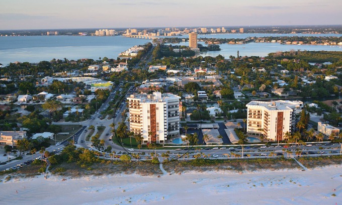 Saint Armands Key Condo | Beachfront 2 beds/2 baths w/Balcony LIDO BEACH TOWERS