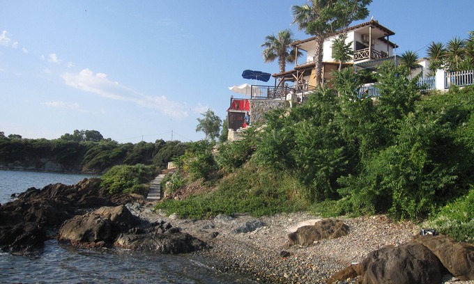 Aristotelis Apartment | Beachfront 2 Bedroom Apartment - Villa Chara