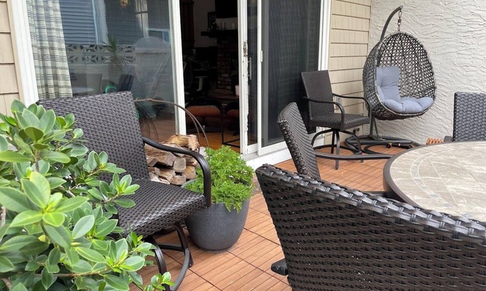 Sea Bright House | Beachfront 2br/2.5bath, 3 Balconies w/Ocean views, Private patio, kids/pets ok!
