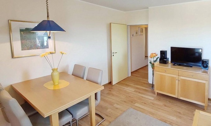 Schillig Apartment | Beachfront 3-room apartment on the North Sea with balcony and sea view - Hus