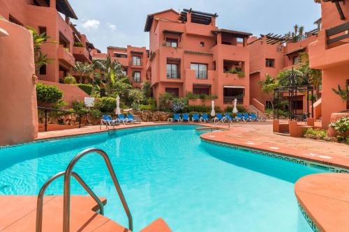 Nikki Beach Apartment | Beachfront, 3pools, King Bed, Free Gymparking