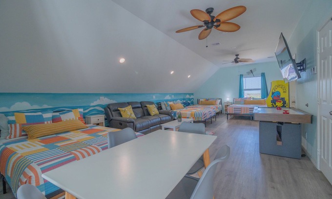 Port Bolivar House | Beachfront 5BR | Hot Tub, Game Room, Mini Golf & More