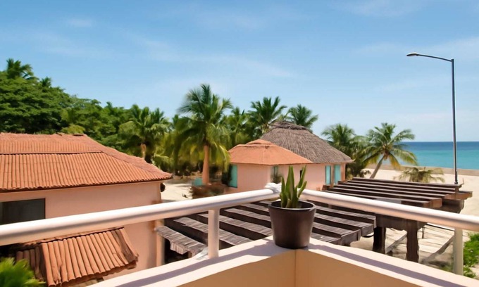 Centro Apartment | Beachfront, 5th Ave, Ocean View and Beach Gear