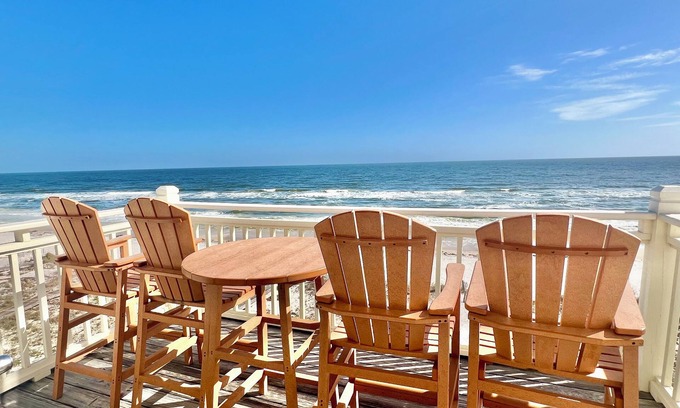 East End House | Beachfront 6-bedroom pet friendly home