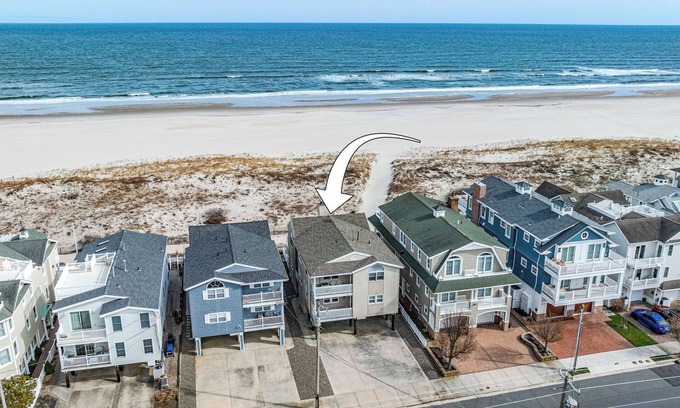 South End House | Beachfront 8BR Home in Ocean -Family and Pet-Friendly w/Deck