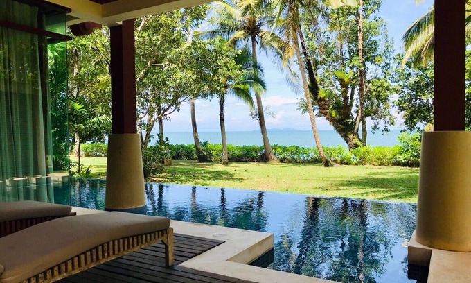 Sai Thai Villa | Beachfront Amatapura villa 10