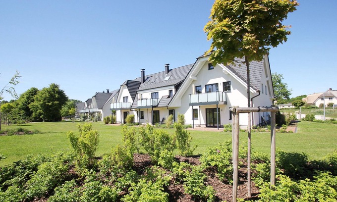 Lobbe Apartment | Beachfront apartment with balcony, use of swimming pool and sauna - Rex Rugia apartment 14-8