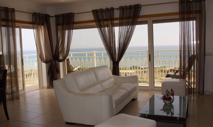 Armacao de Pera Apartment | Beachfront apartment 1mn from the beach