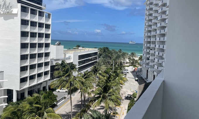 South Beach Condo | Beachfront apartment with Ocean View