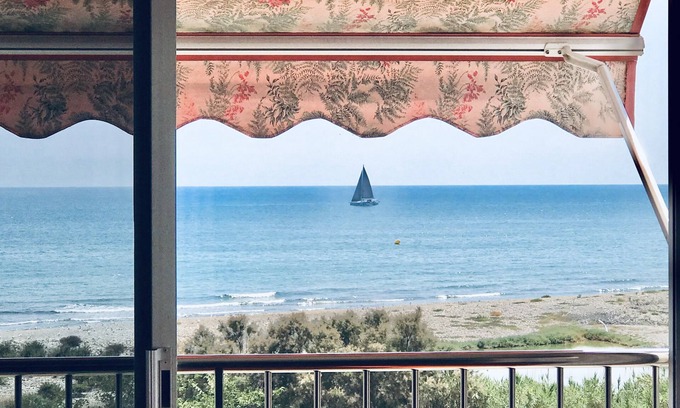 Cubelles Apartment | Beachfront apartment