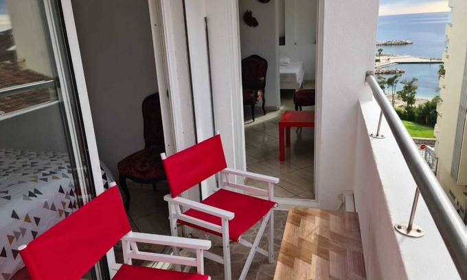 Le Mourillon Apartment | Beachfront apartment.
