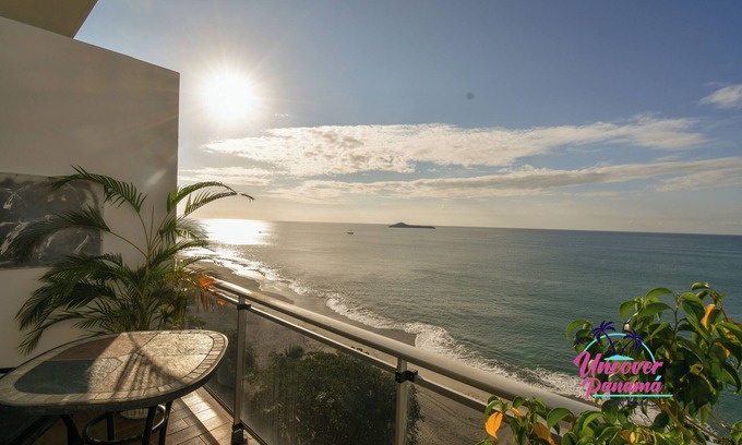 Playa Blanca Apartment | Beachfront Apartment in Farallón