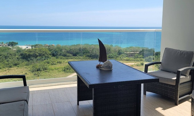 Playa Blanca Apartment | Beachfront apartment in Playa Blanca, Río Hato, Farallón. Ocean 3