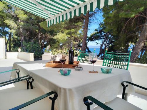 Bol Apartment | Beachfront apartment Suncana