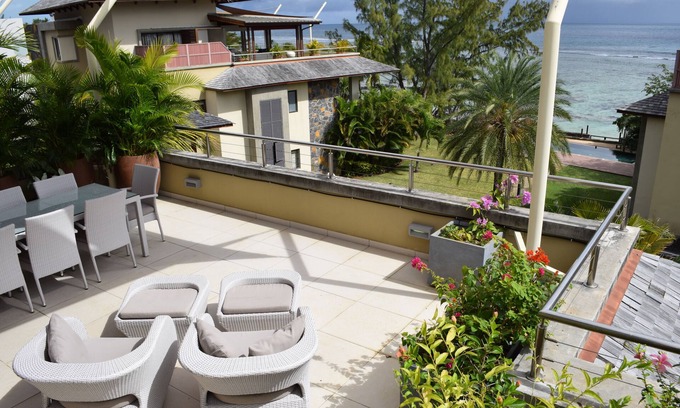 La Mivoie Condo | Beachfront apartment with stunning sea views.