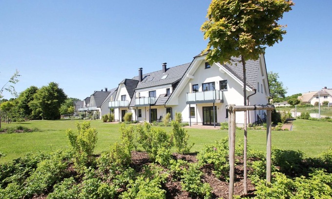 Gohren Apartment | Beachfront apartment with terrace, use of swimming pool and sauna - Rex Rugia apartment 10-3