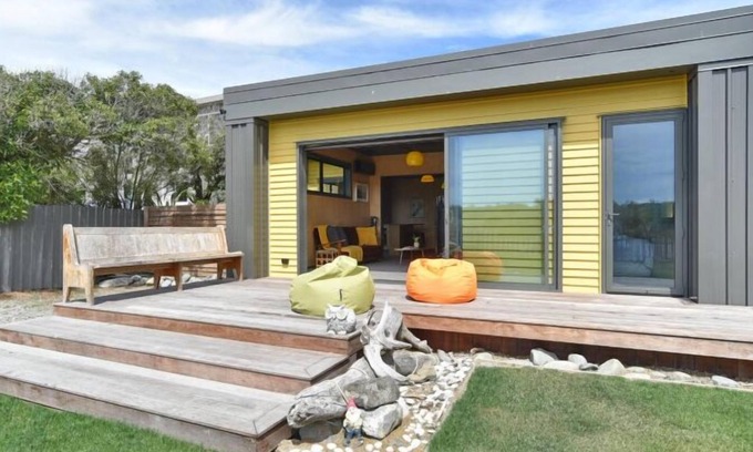 New Brighton Apartment | Beachfront Bach-Beach front Bach with a retro vibe