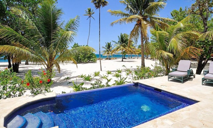 Palmetto Bay House | Beachfront | Beachside Private Pool | Immaculately Kept | Private Dive Resort