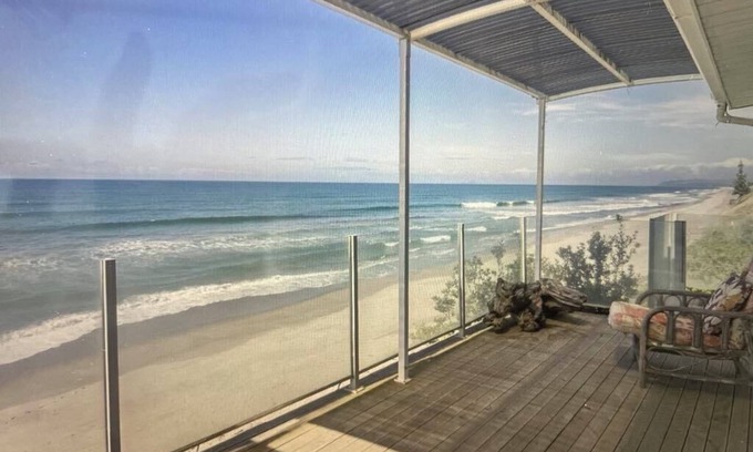 Pukehina House | Beachfront Beauty