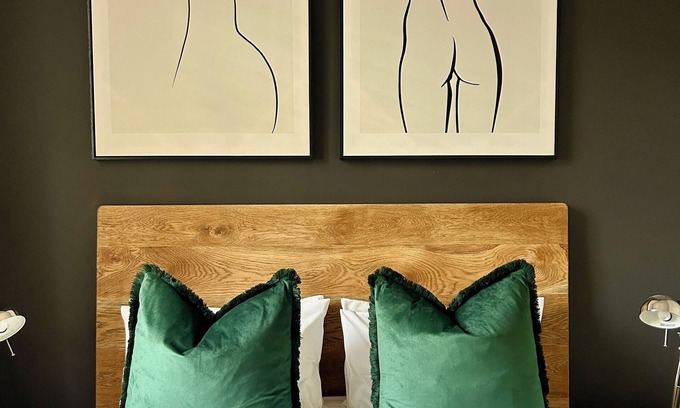 Muizenberg Apartment | Beachfront Bliss at Muizenberg’s Iconic Empire Building