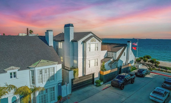 Los Alamitos House | Beachfront Bliss: Peaceful Home Steps from the Shore