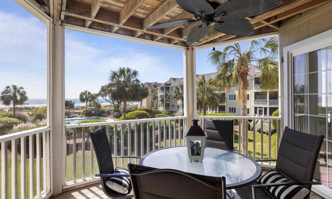 Isle of Palms Condo | Beachfront Bliss – 1BR Condo with Ocean Views + Pool Access