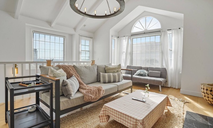 Peninsula House | Beachfront Bliss: Your Ideal Home by the Waves!