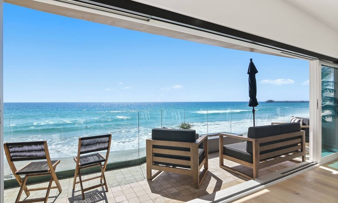 Townsite House | BEACHFRONT BOHO DREAM SLEEPS 20! Luxury 8 Bedroom 9 Bath Home Steps from Water