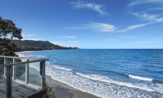 Te Kaha House | Beachfront Breakaway